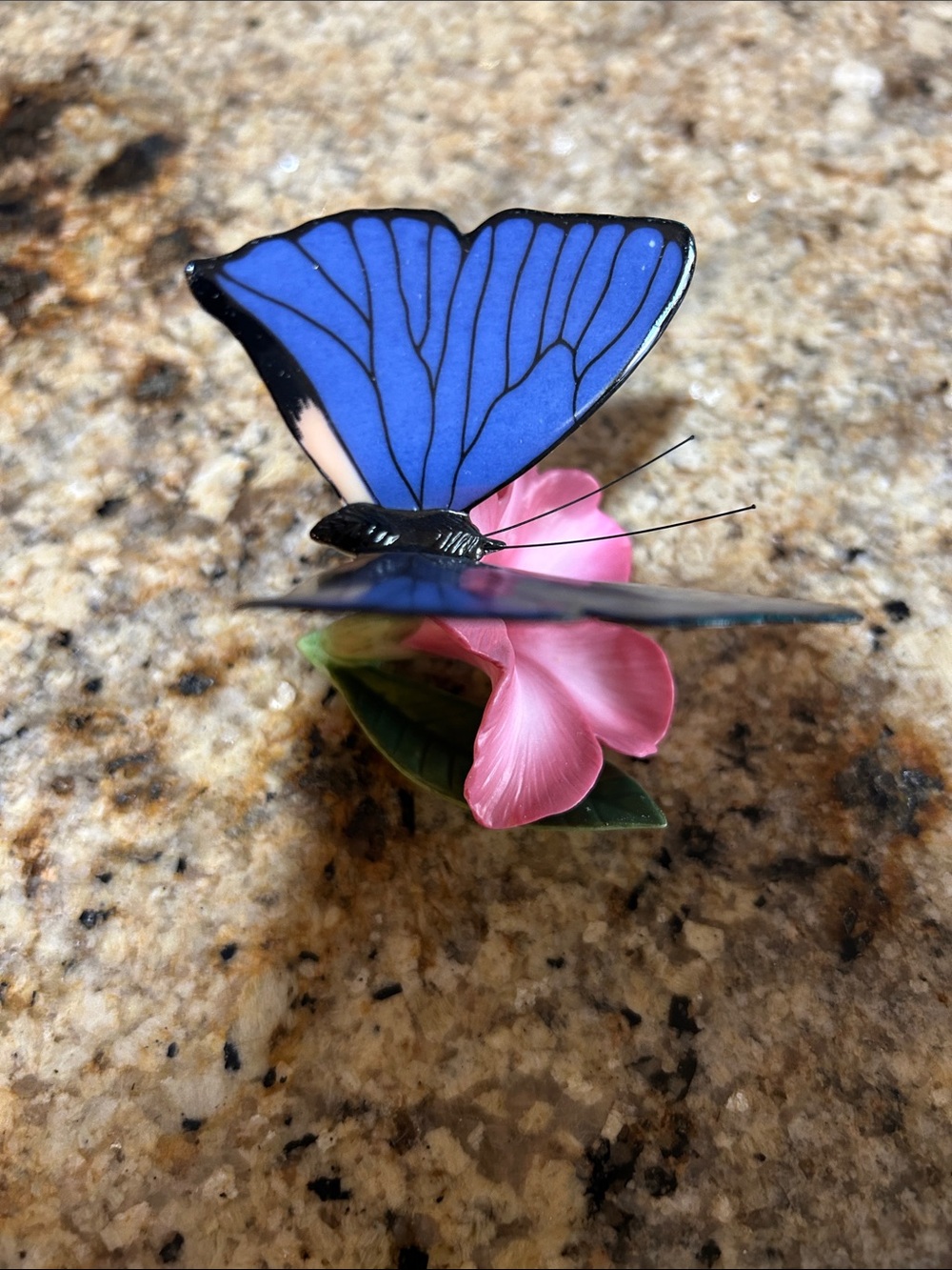 Franklin Mint "Butterflies of the World" blue morpho butterfly on a pink flower - Picture 4 of 10